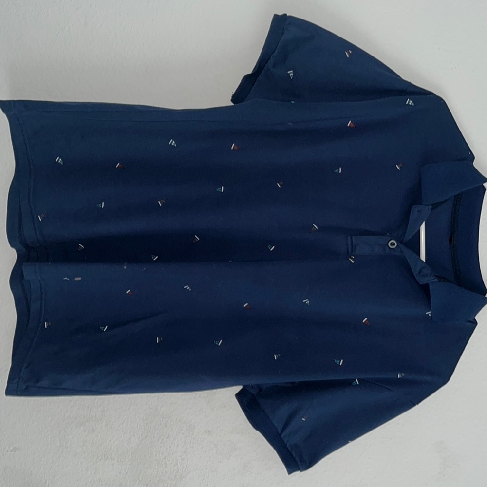 I am selling a nice collard shirt